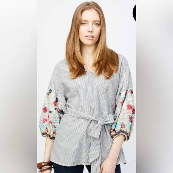 RD & Koko | Size Large Pinstripe Top With Embroidered Sleeves - Picture 7 of 7